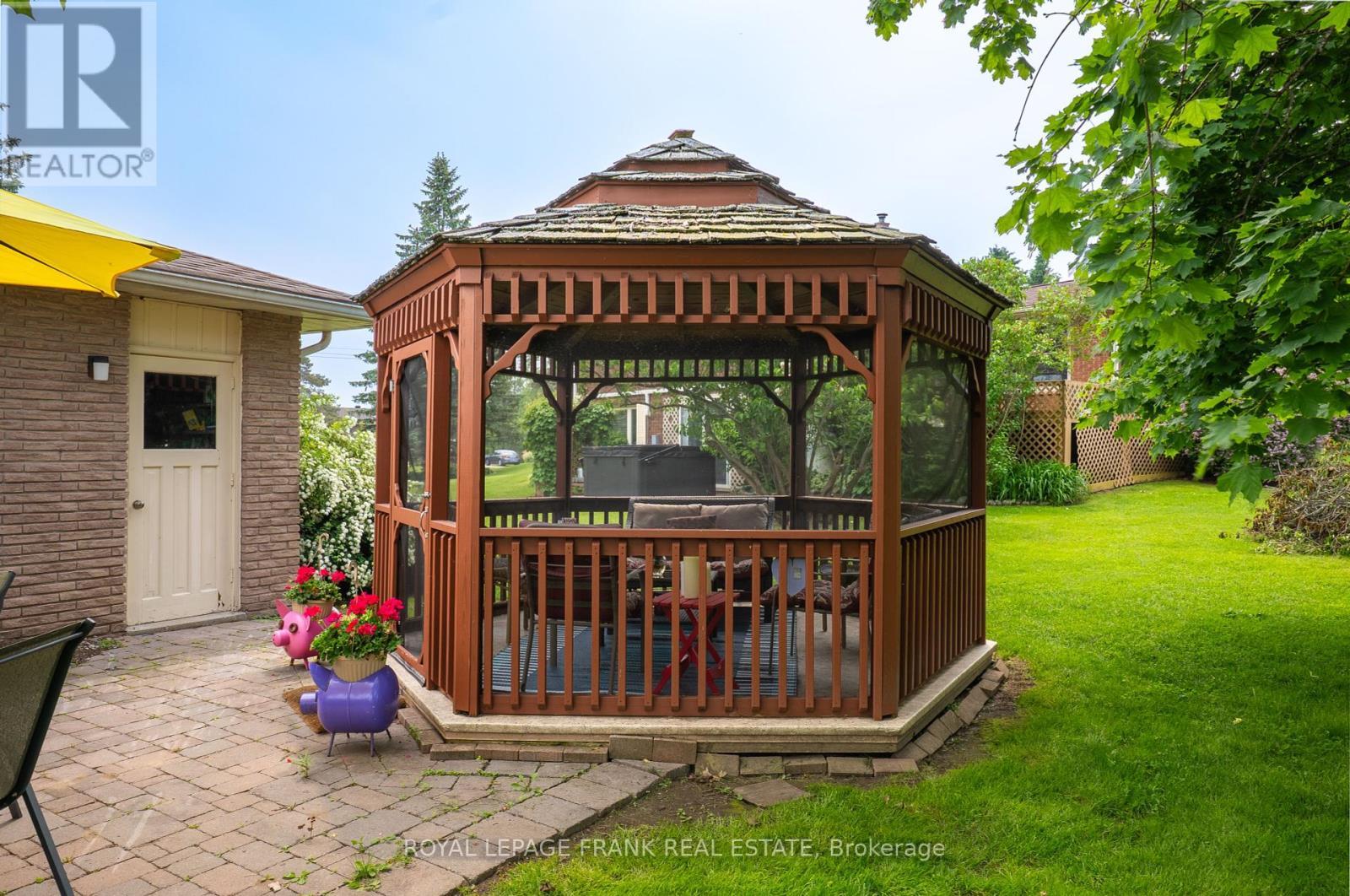 












383 OLD SURREY LANE

,
Kawartha Lakes (Bobcaygeon),




Ontario
K0M1A0


