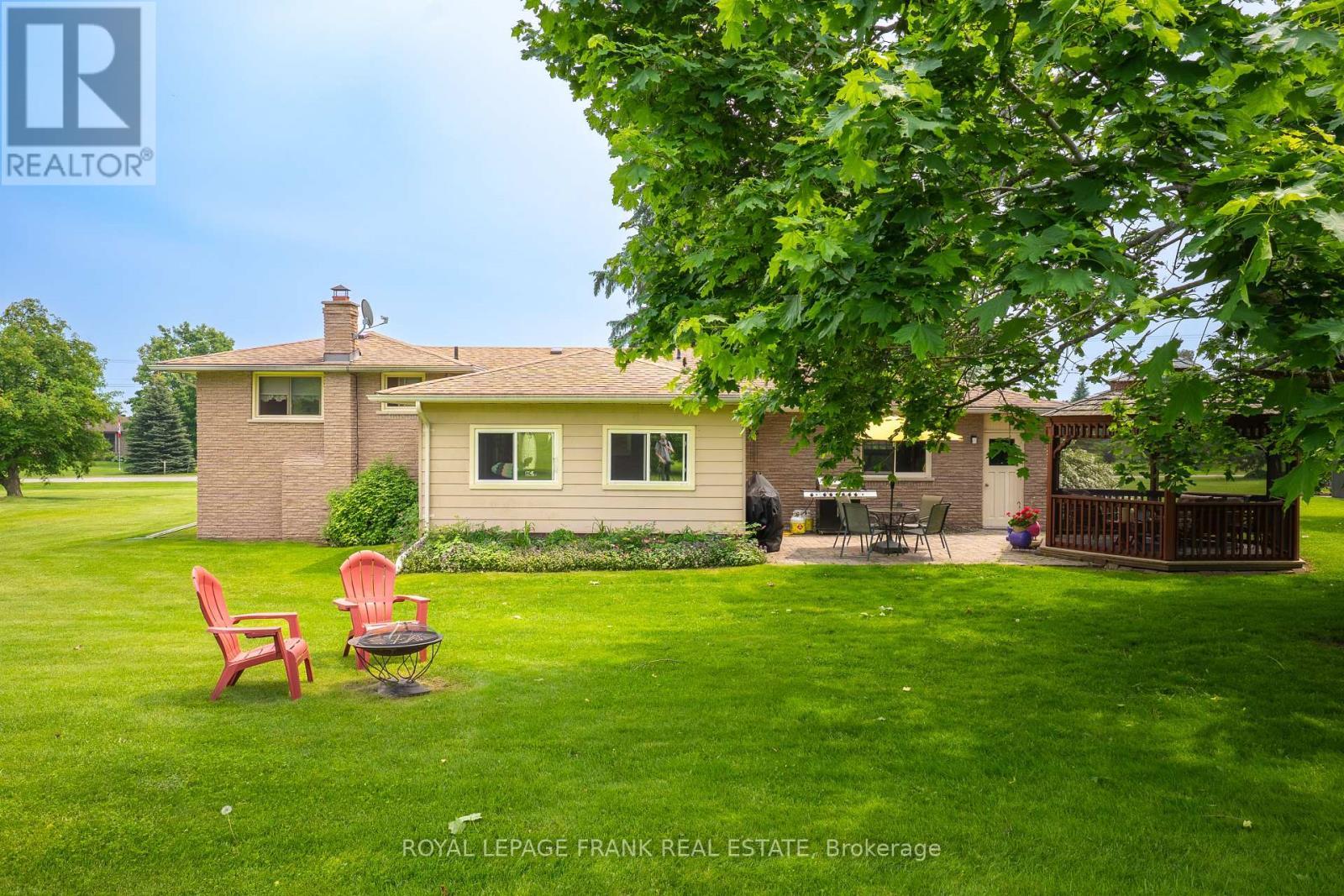 












383 OLD SURREY LANE

,
Kawartha Lakes (Bobcaygeon),




Ontario
K0M1A0

