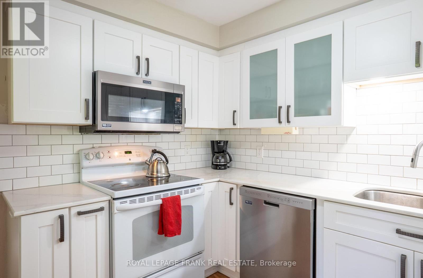 












383 OLD SURREY LANE

,
Kawartha Lakes (Bobcaygeon),




Ontario
K0M1A0

