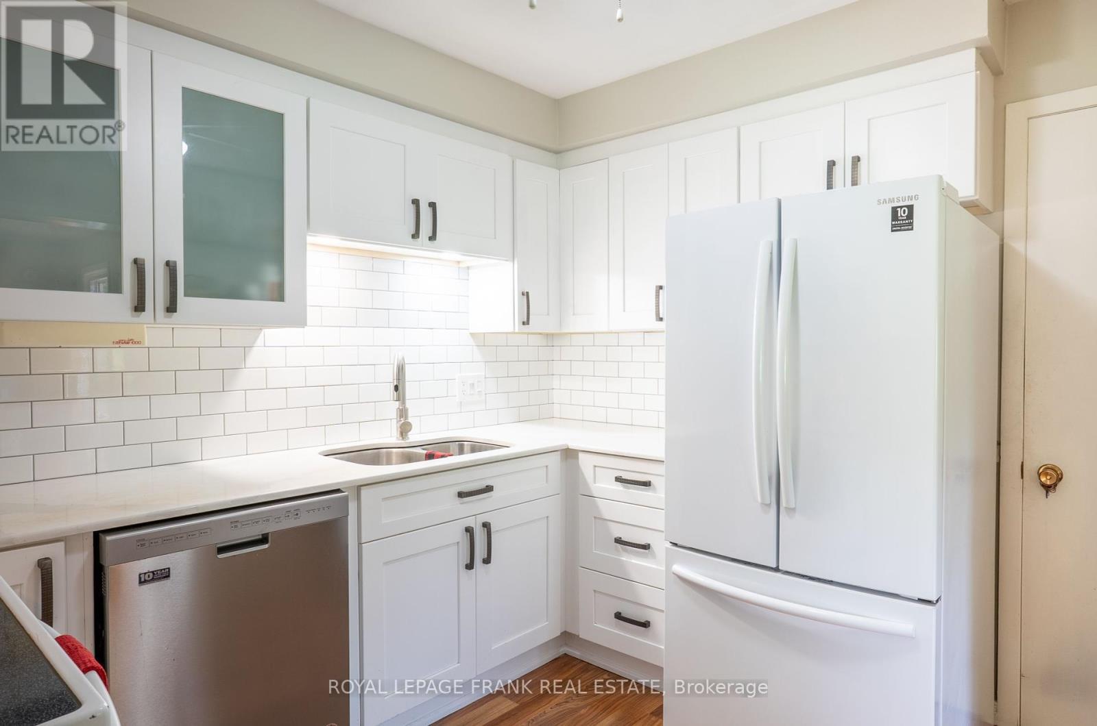 












383 OLD SURREY LANE

,
Kawartha Lakes (Bobcaygeon),




Ontario
K0M1A0

