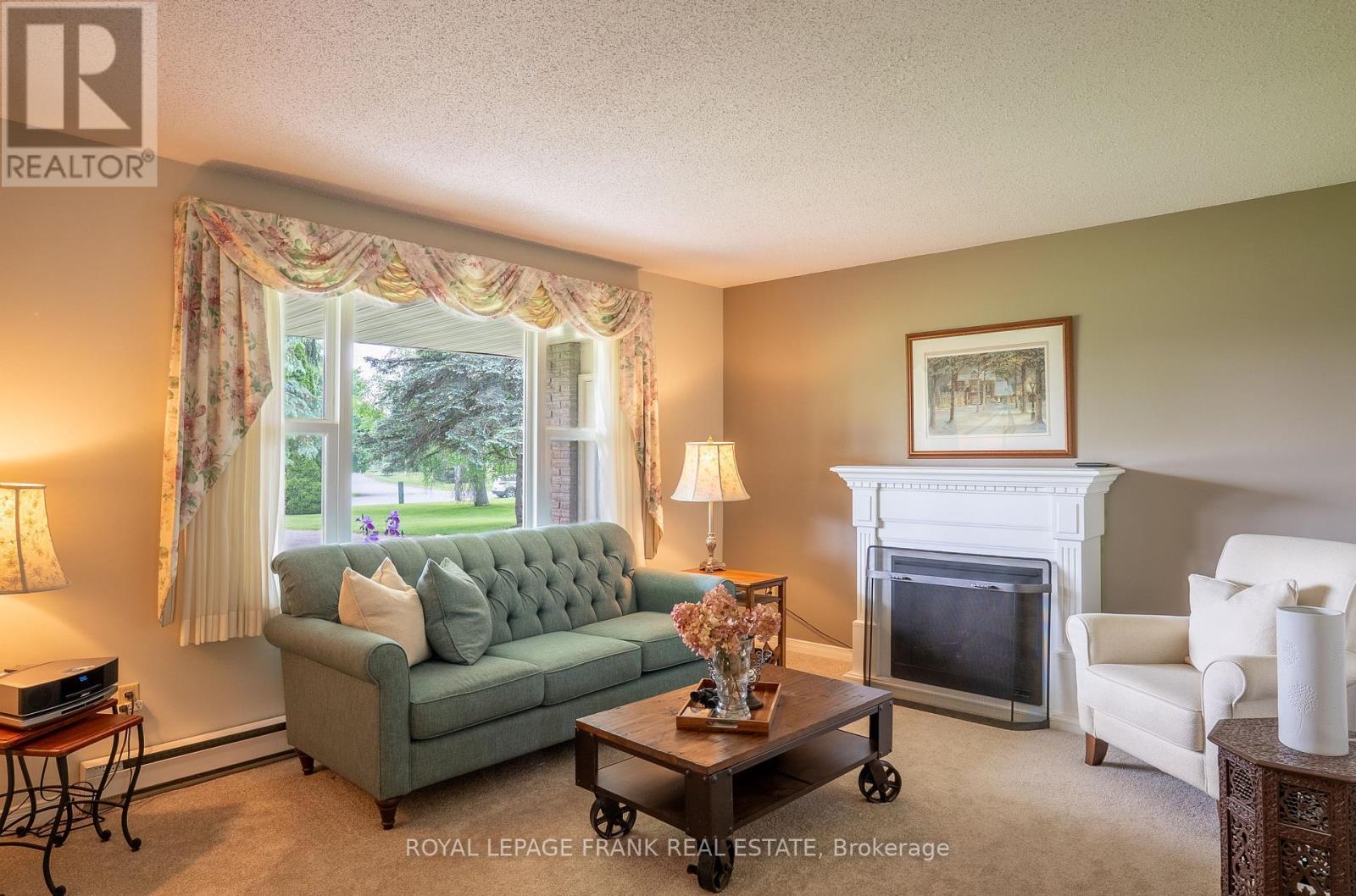 












383 OLD SURREY LANE

,
Kawartha Lakes (Bobcaygeon),




Ontario
K0M1A0

