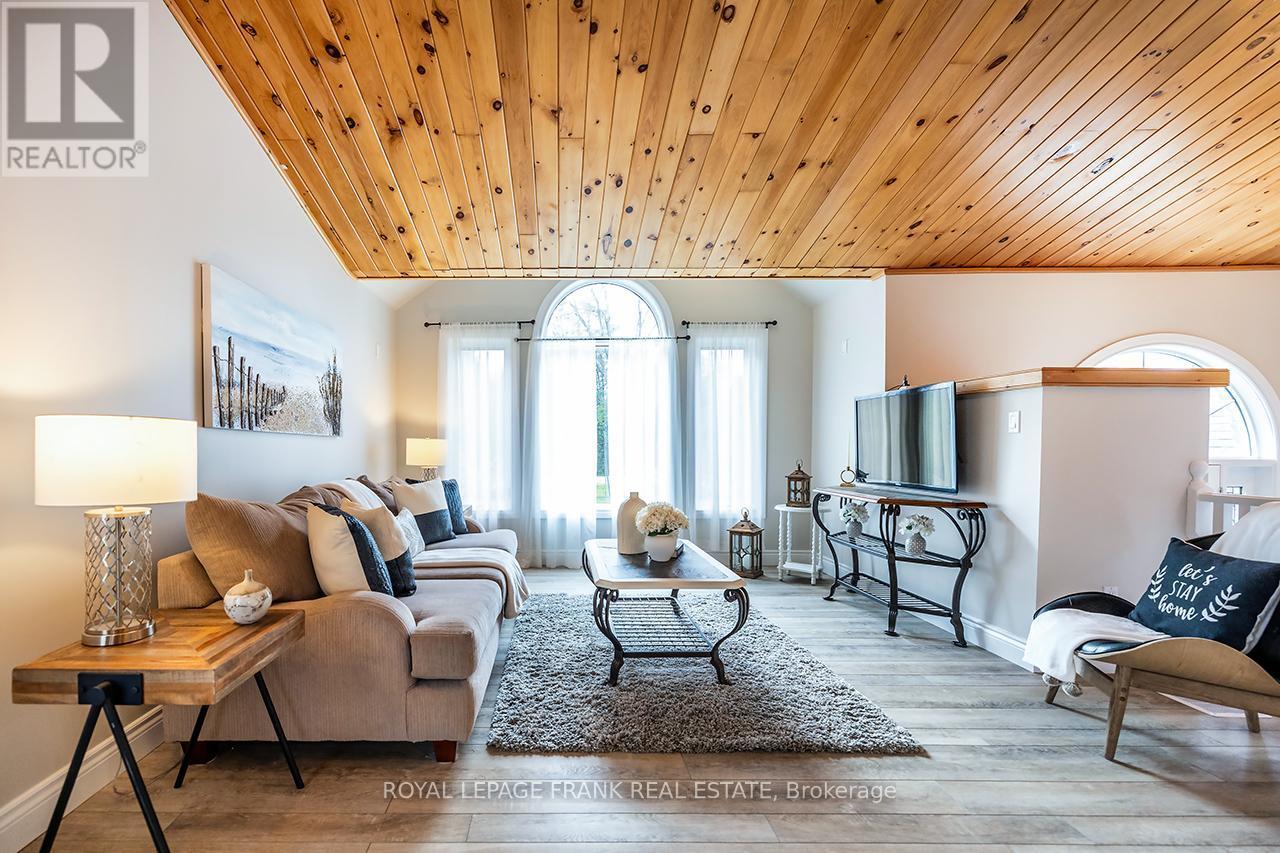 












25 SHELLEY DRIVE

,
Kawartha Lakes (Little Britain),




Ontario
K0M2C0

