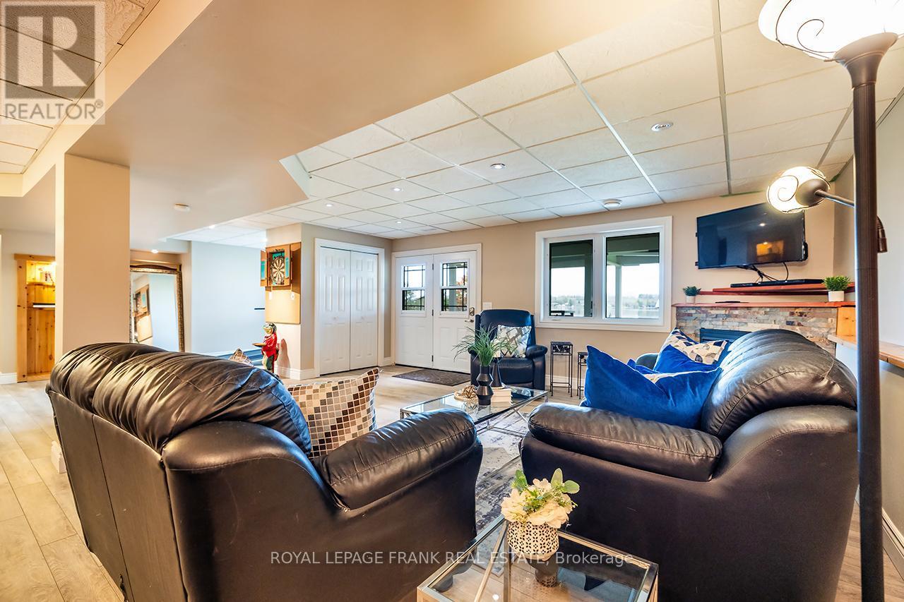 












25 SHELLEY DRIVE

,
Kawartha Lakes (Little Britain),




Ontario
K0M2C0


