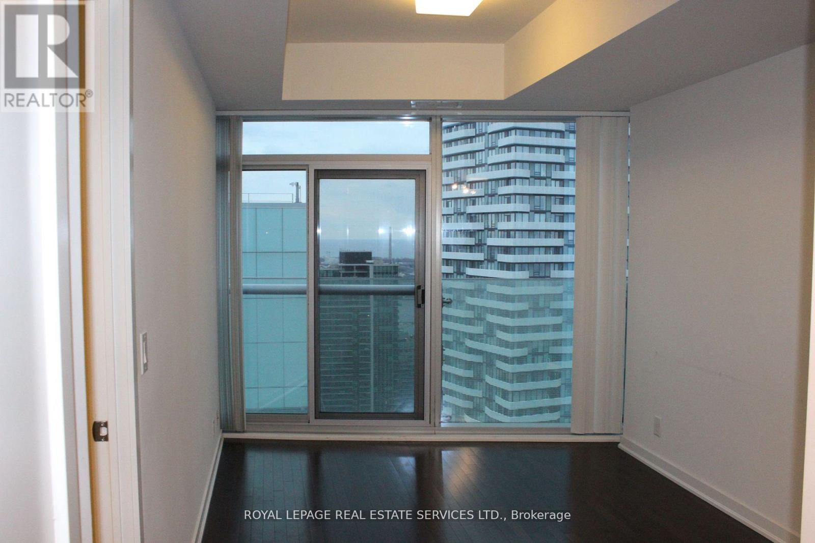 












5402 - 14 YORK STREET

,
Toronto,




Ontario
M5J2Z2

