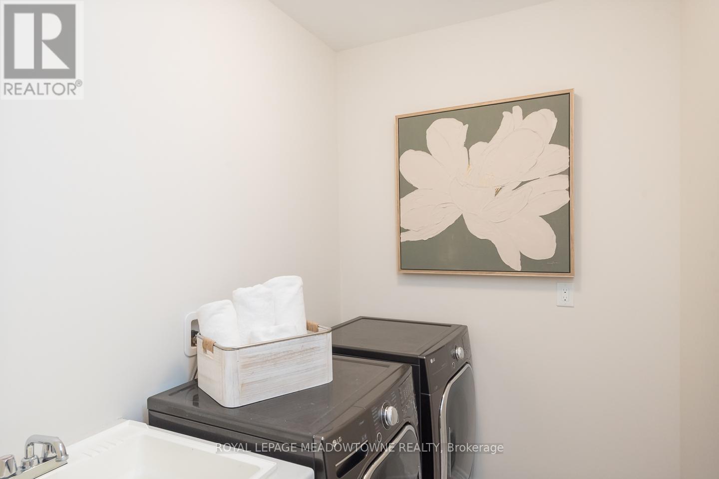 












164 DREXLER AVENUE

,
Guelph/Eramosa,




Ontario
N0B2K0

