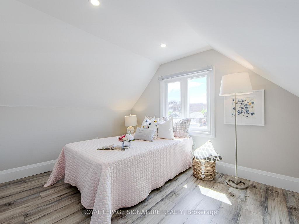 









19


Schell

Avenue,
Toronto,




ON
M6E 2S7

