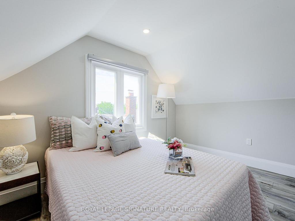 









19


Schell

Avenue,
Toronto,




ON
M6E 2S7

