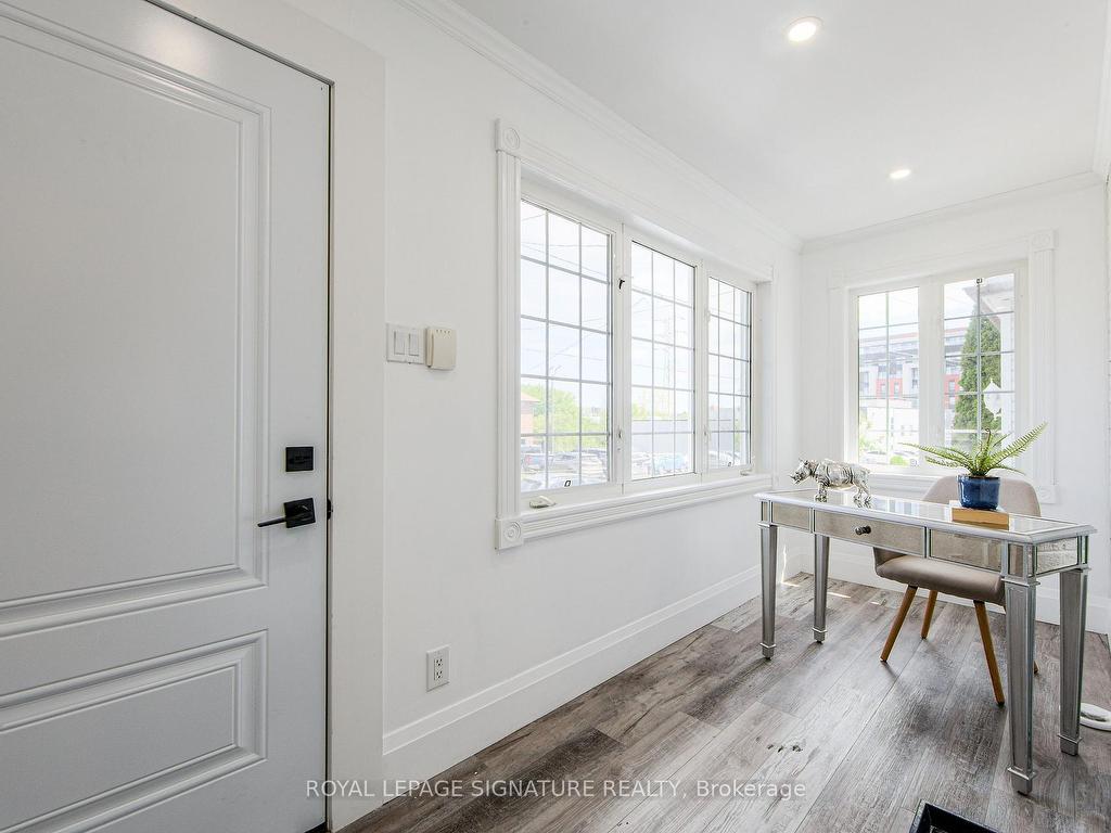 









19


Schell

Avenue,
Toronto,




ON
M6E 2S7

