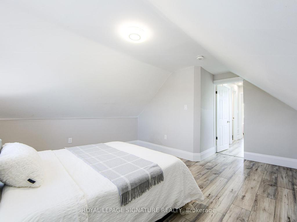 









19


Schell

Avenue,
Toronto,




ON
M6E 2S7


