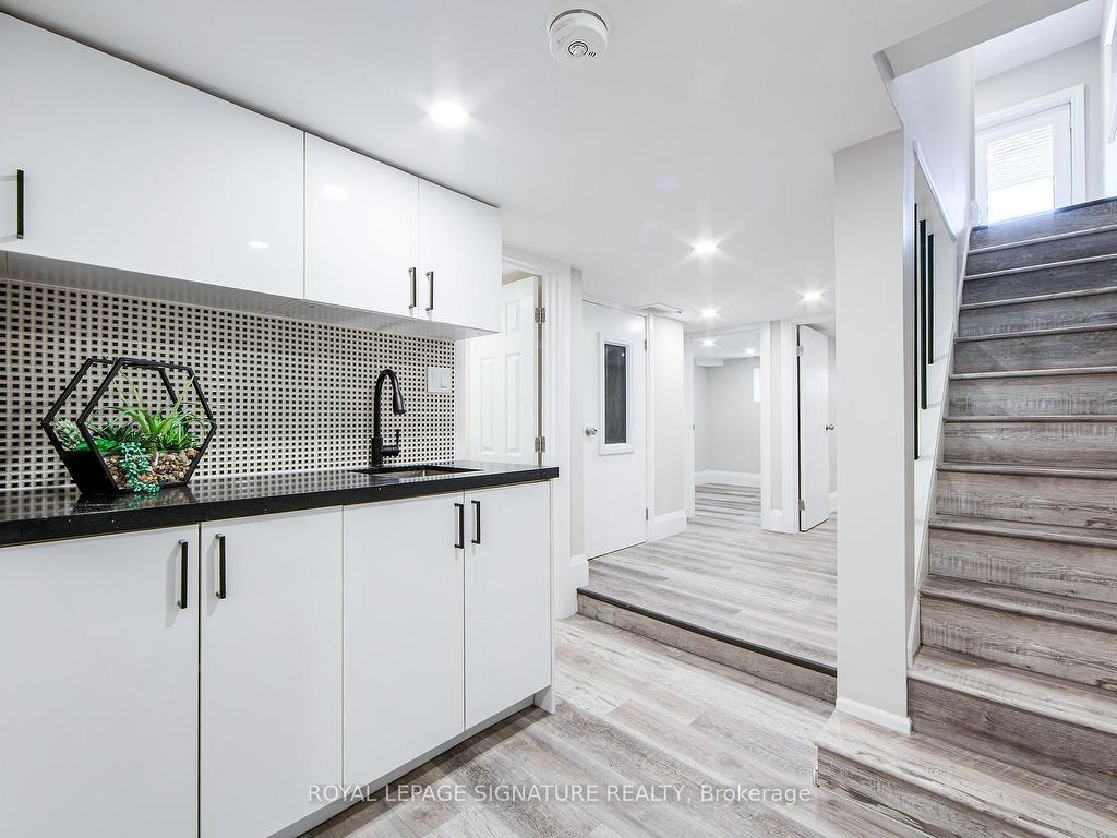 









19


Schell

Avenue,
Toronto,




ON
M6E 2S7

