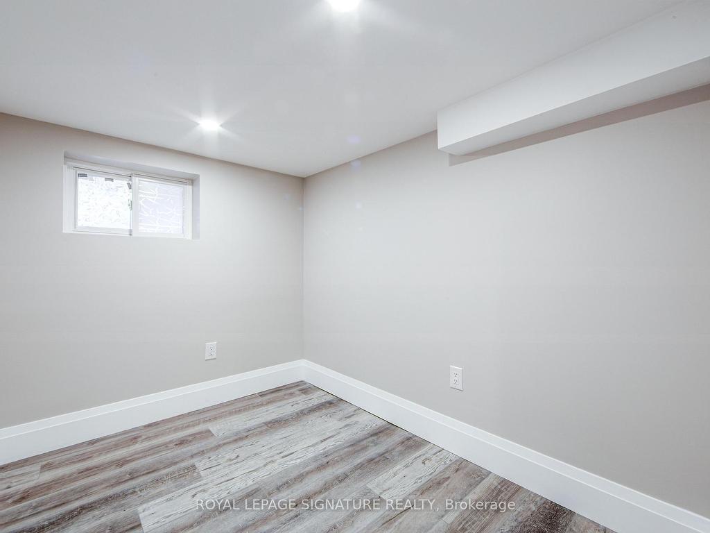 









19


Schell

Avenue,
Toronto,




ON
M6E 2S7

