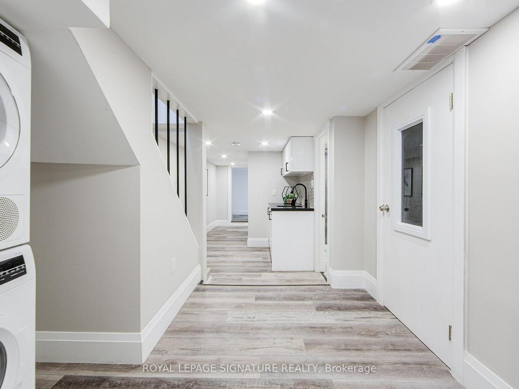 









19


Schell

Avenue,
Toronto,




ON
M6E 2S7

