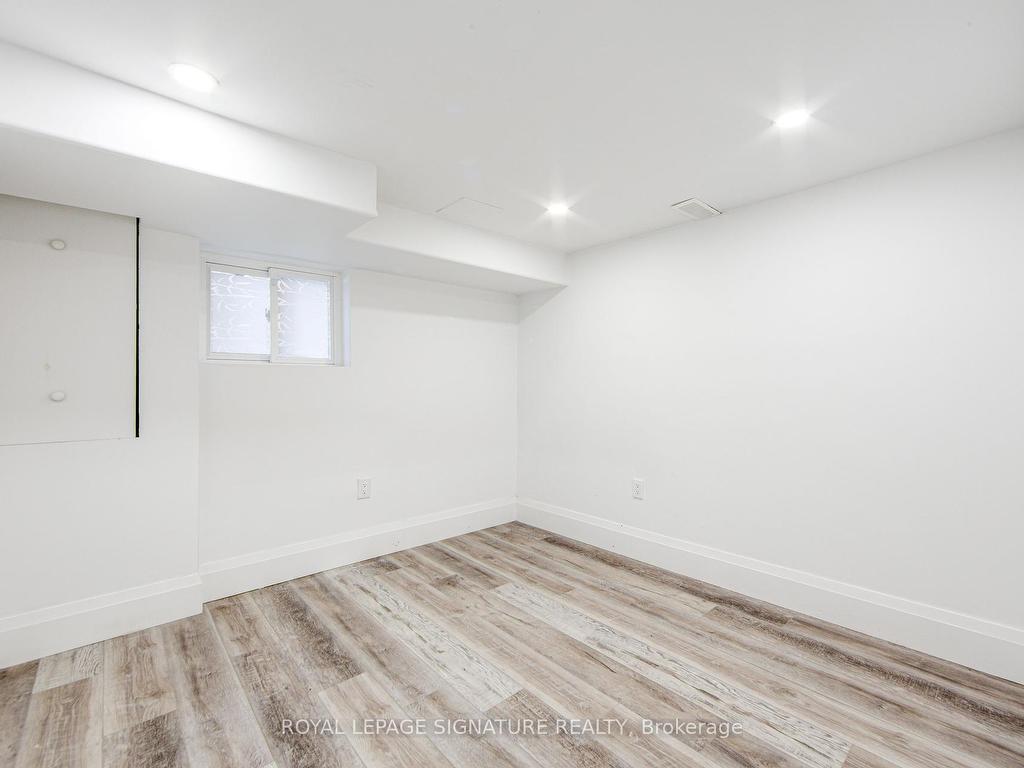 









19


Schell

Avenue,
Toronto,




ON
M6E 2S7


