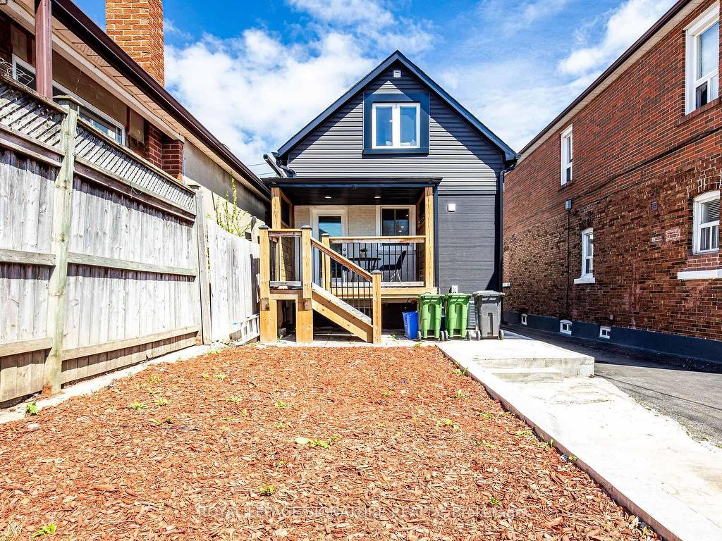 









19


Schell

Avenue,
Toronto,




ON
M6E 2S7

