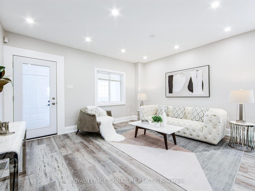 









19


Schell

Avenue,
Toronto,




ON
M6E 2S7


