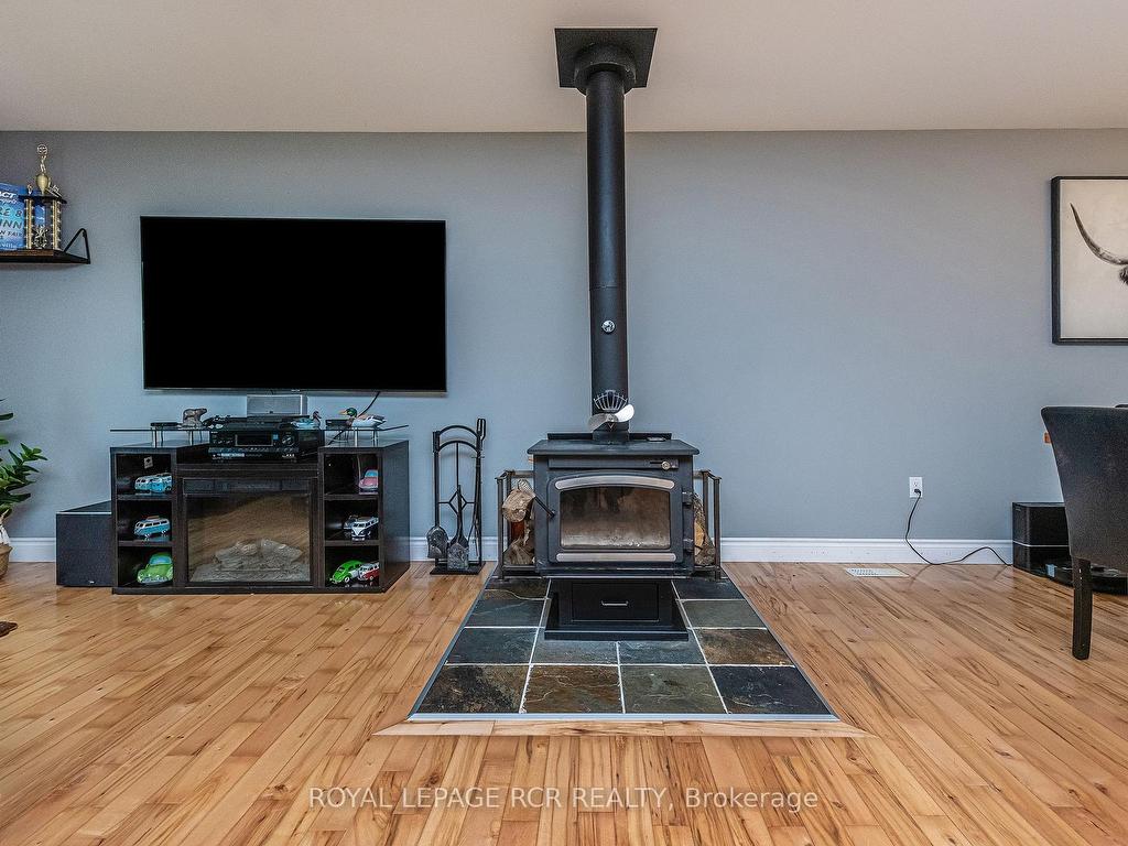 









402187


County Road 15

N/A,
East Luther Grand Valley,




ON
L9W 3B5

