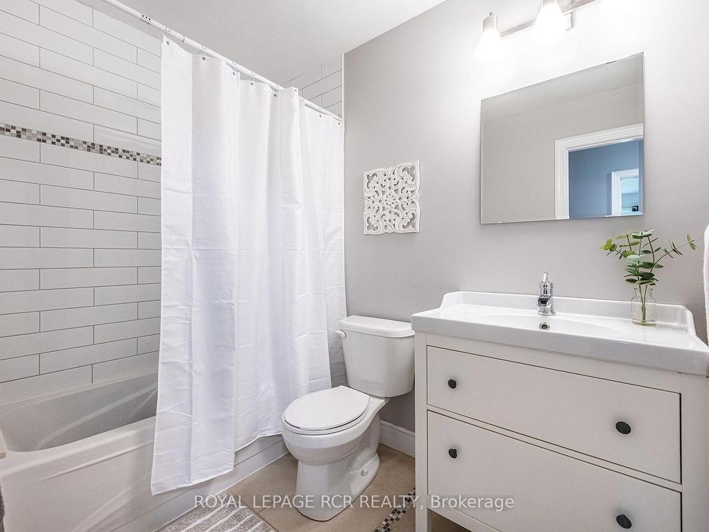 









402187


County Road 15

N/A,
East Luther Grand Valley,




ON
L9W 3B5

