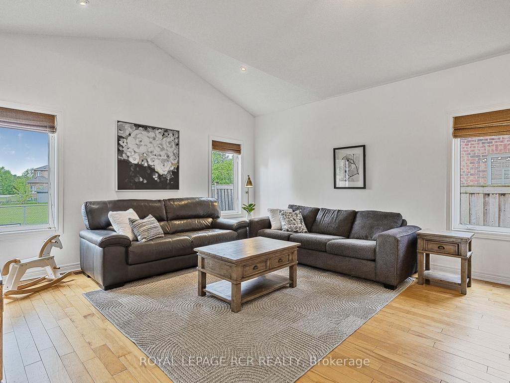 









4


Caseton

Crescent,
Uxbridge,




ON
L9P 1Z8

