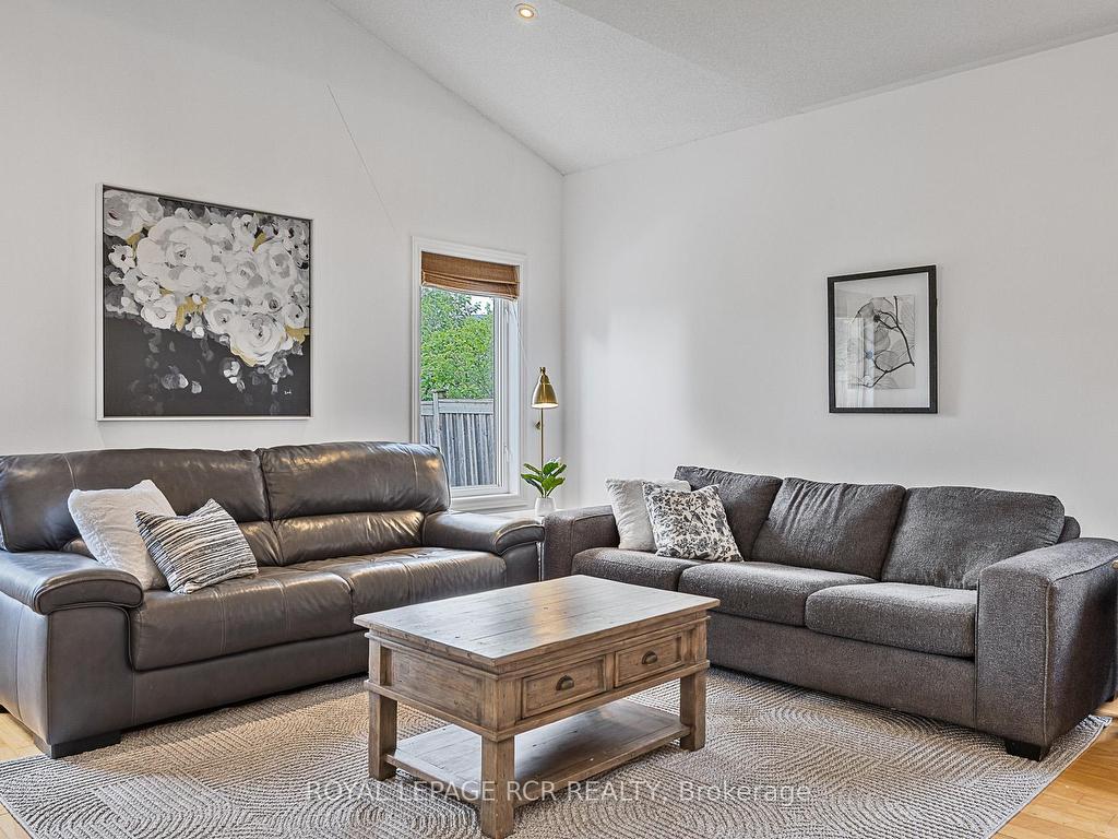 









4


Caseton

Crescent,
Uxbridge,




ON
L9P 1Z8

