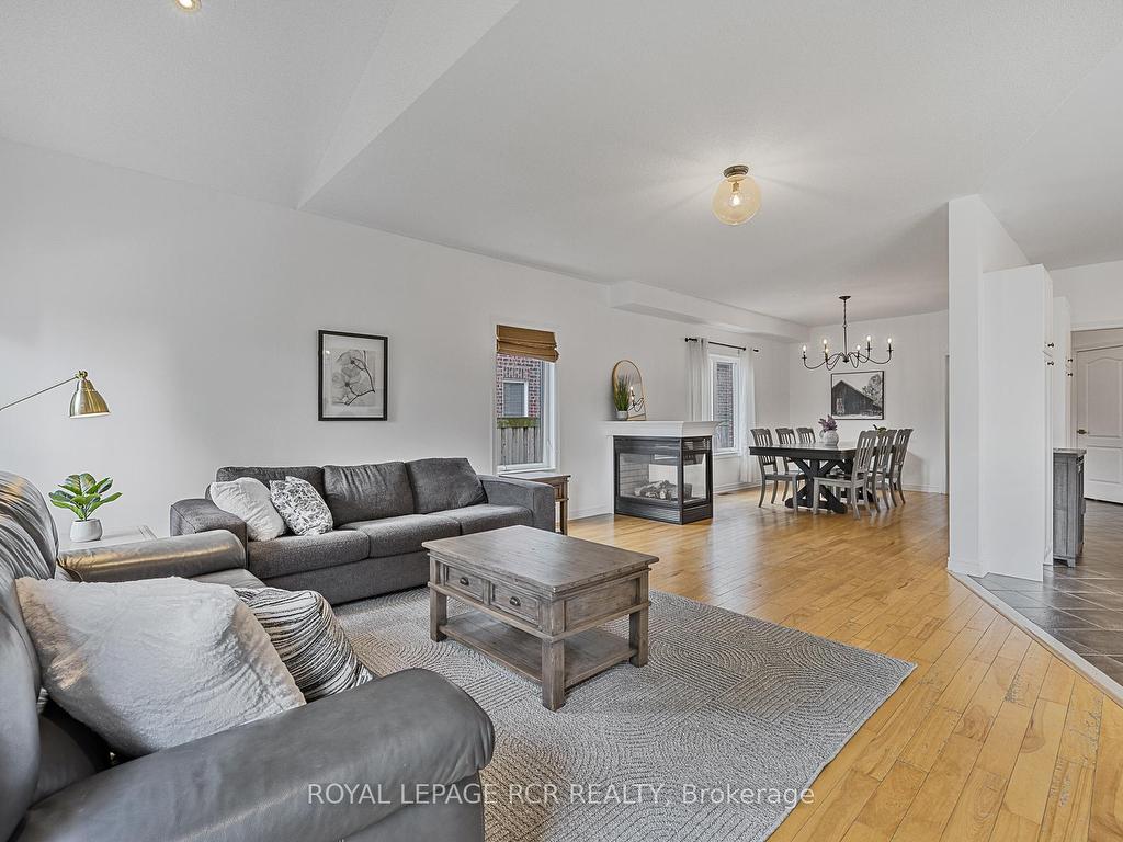 









4


Caseton

Crescent,
Uxbridge,




ON
L9P 1Z8

