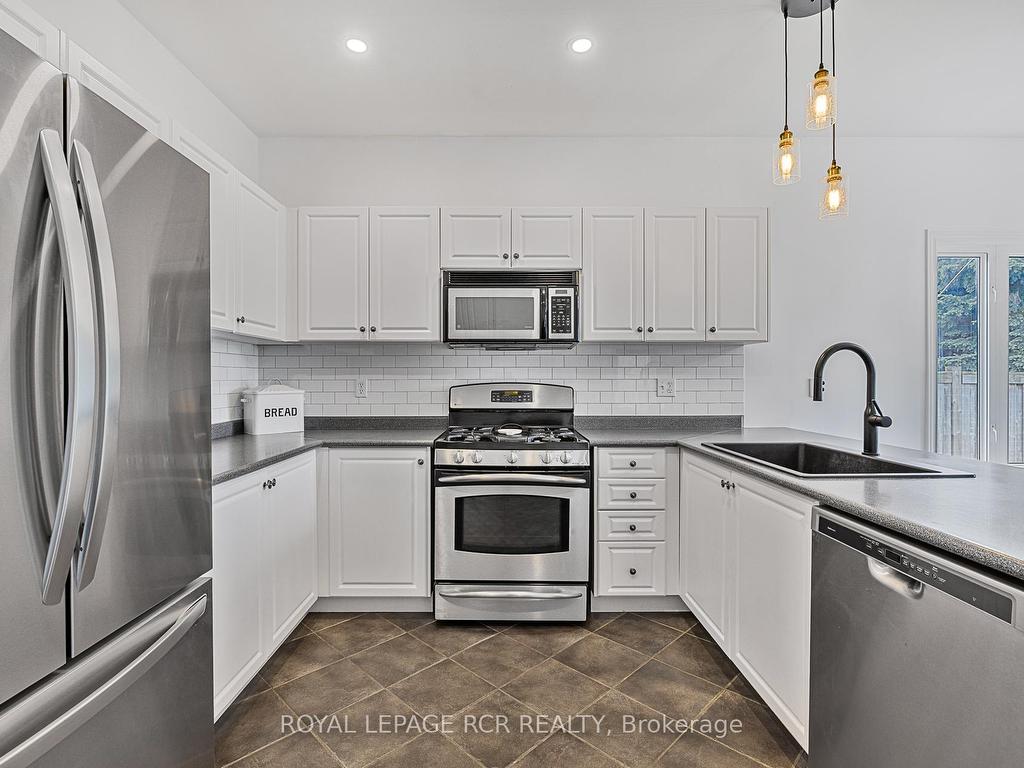 









4


Caseton

Crescent,
Uxbridge,




ON
L9P 1Z8

