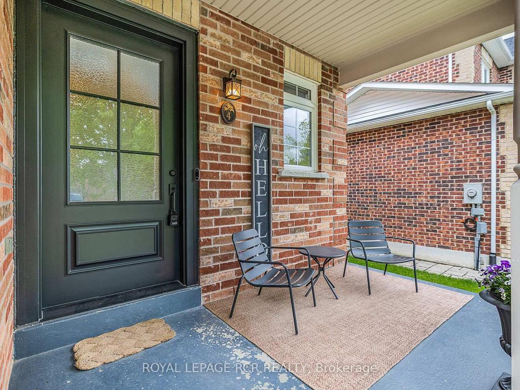 









4


Caseton

Crescent,
Uxbridge,




ON
L9P 1Z8

