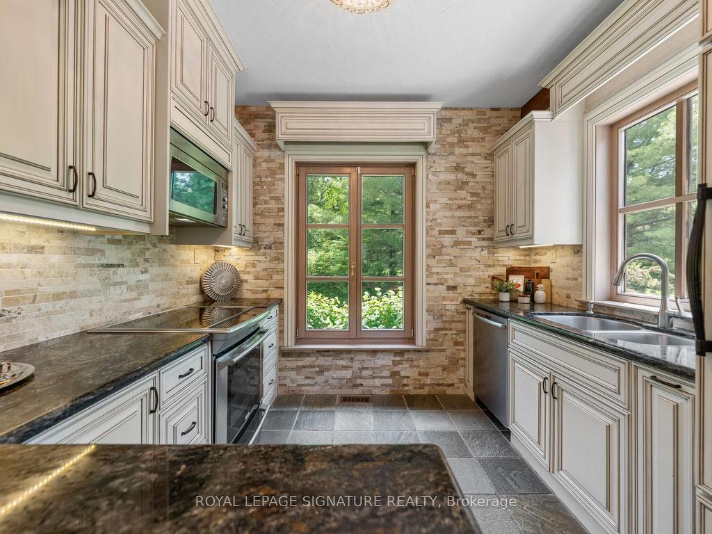 









30


Kingswood

Drive,
King,




ON
L7B 1K8

