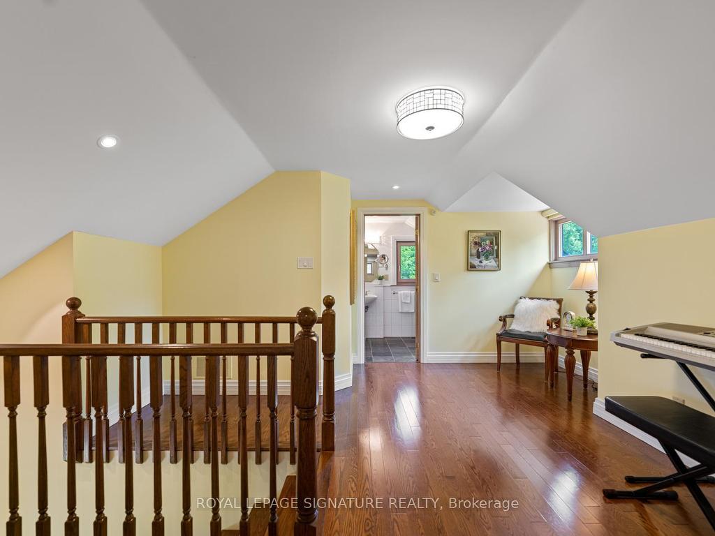 









30


Kingswood

Drive,
King,




ON
L7B 1K8

