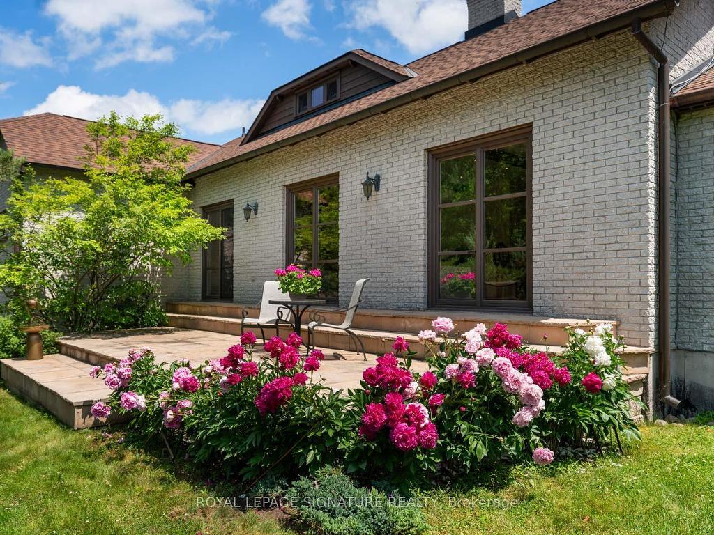 









30


Kingswood

Drive,
King,




ON
L7B 1K8


