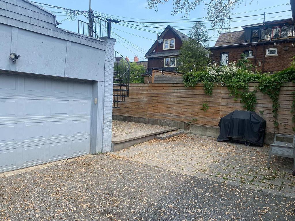 









158


Marion

Street,
Toronto,




ON
M6R 1E8

