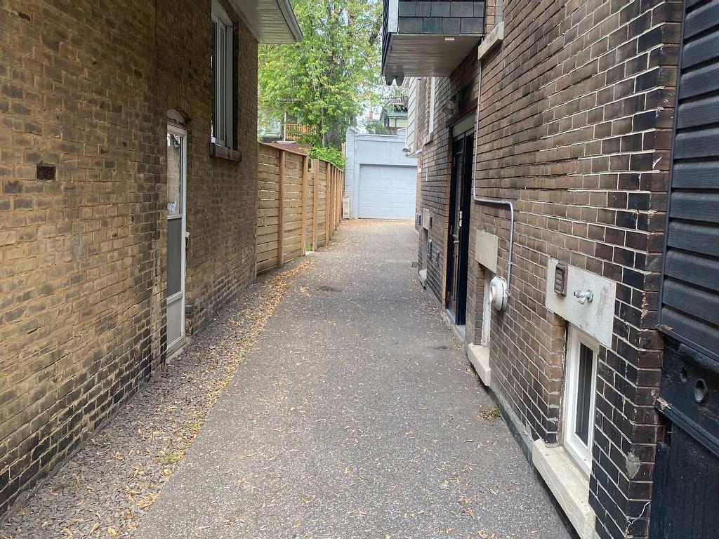









158


Marion

Street,
Toronto,




ON
M6R 1E8

