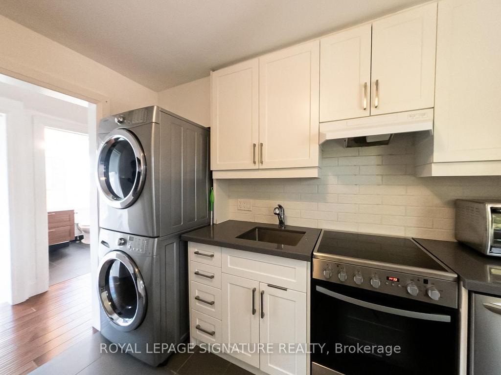 









158


Marion

Street,
Toronto,




ON
M6R 1E8

