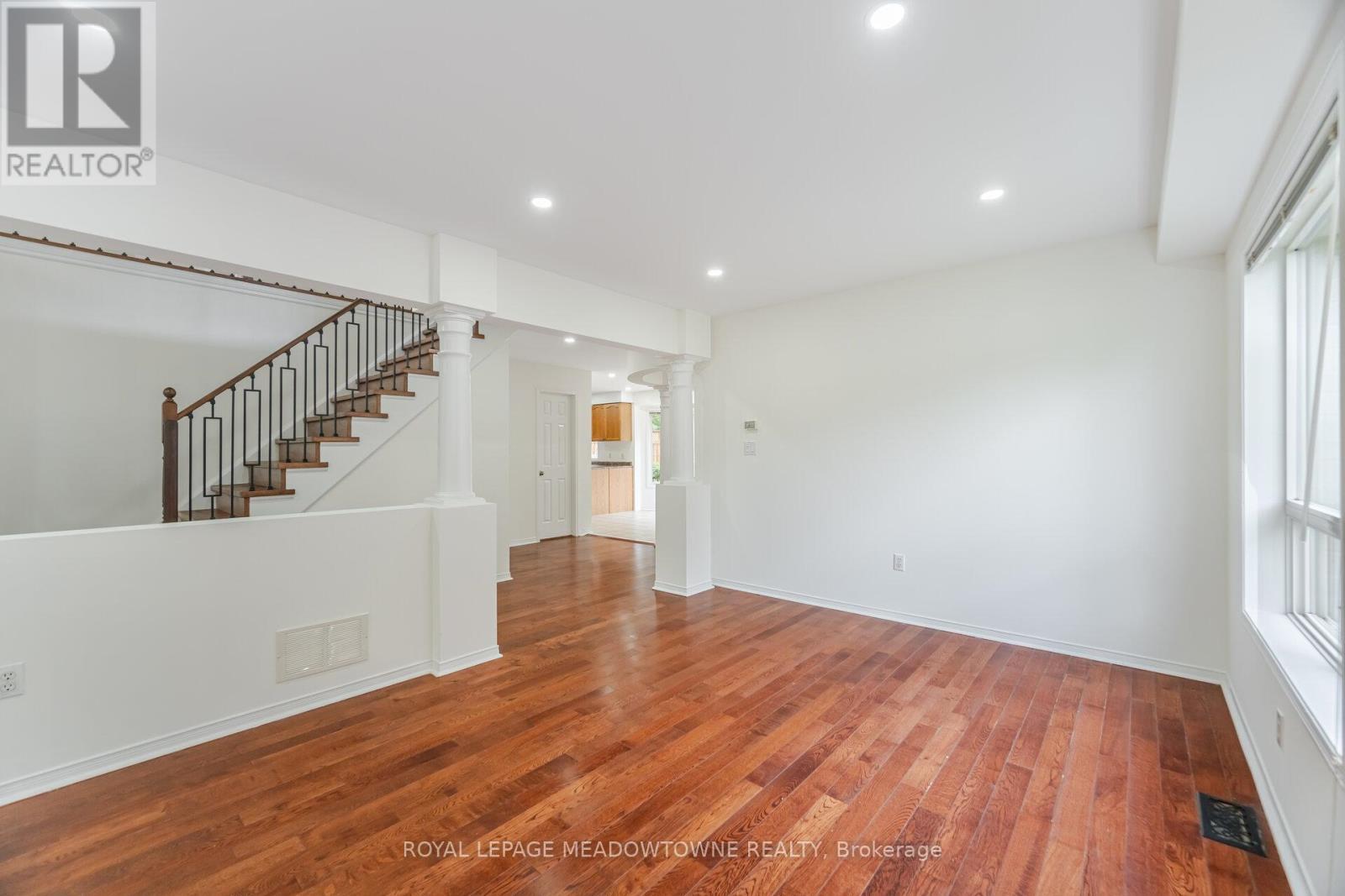 












1212 FOX CRESCENT

,
Milton,




Ontario
L9T6C6

