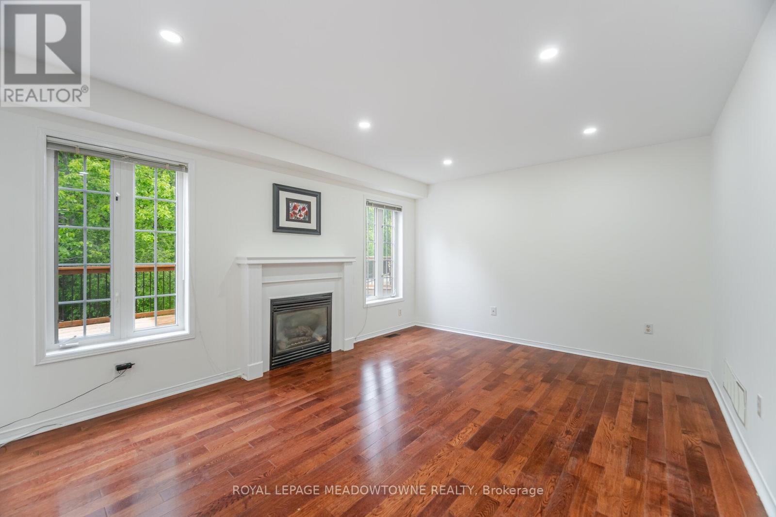 












1212 FOX CRESCENT

,
Milton,




Ontario
L9T6C6

