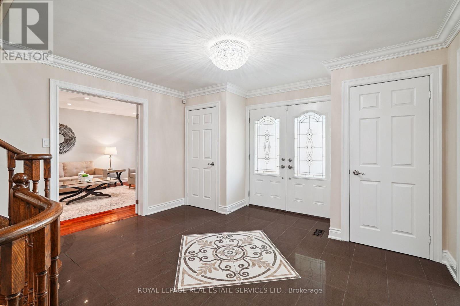 












2814 GUILFORD CRESCENT

,
Oakville,




Ontario
L6J6Z5

