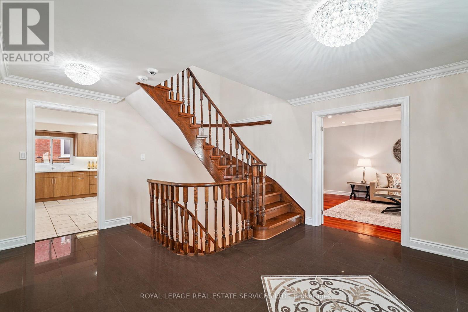 












2814 GUILFORD CRESCENT

,
Oakville,




Ontario
L6J6Z5

