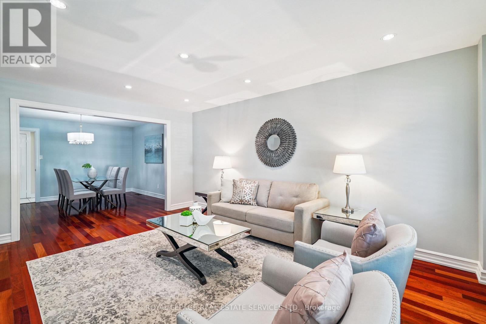 












2814 GUILFORD CRESCENT

,
Oakville,




Ontario
L6J6Z5


