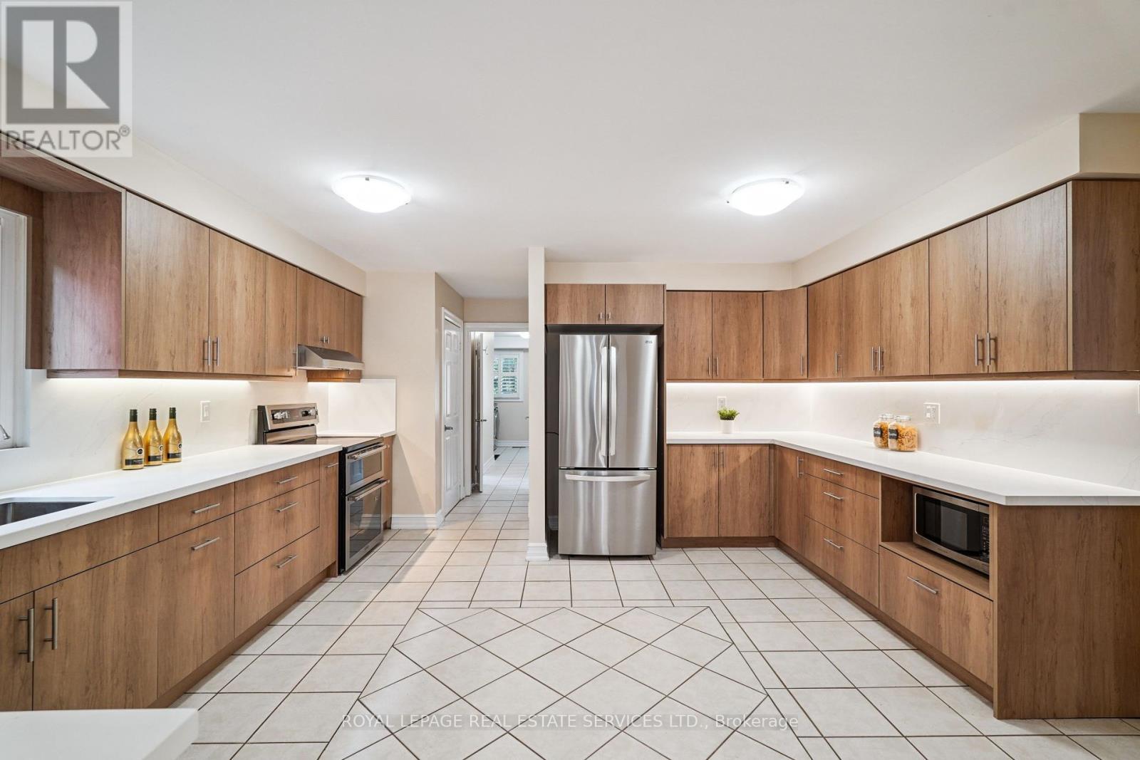 












2814 GUILFORD CRESCENT

,
Oakville,




Ontario
L6J6Z5

