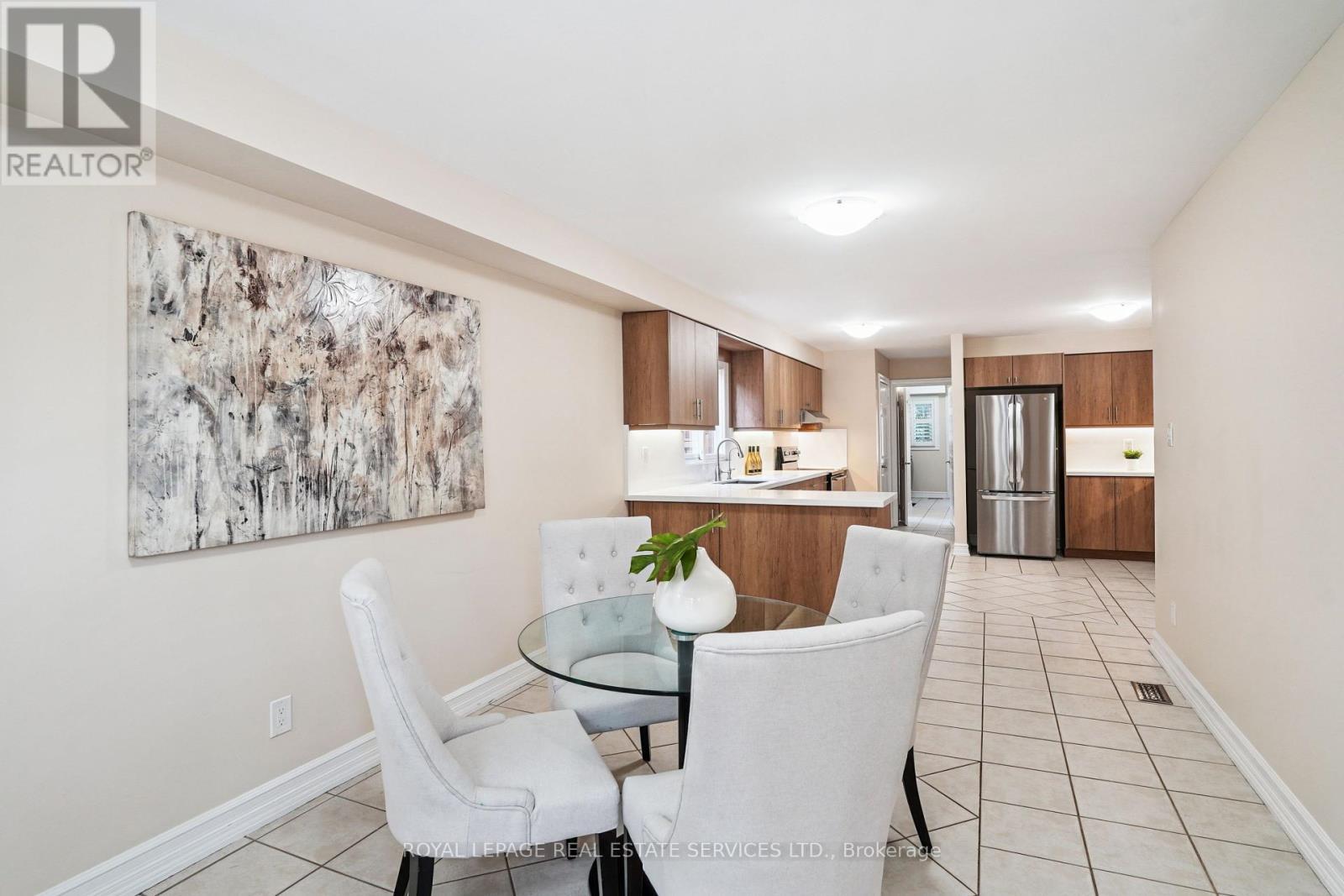 












2814 GUILFORD CRESCENT

,
Oakville,




Ontario
L6J6Z5

