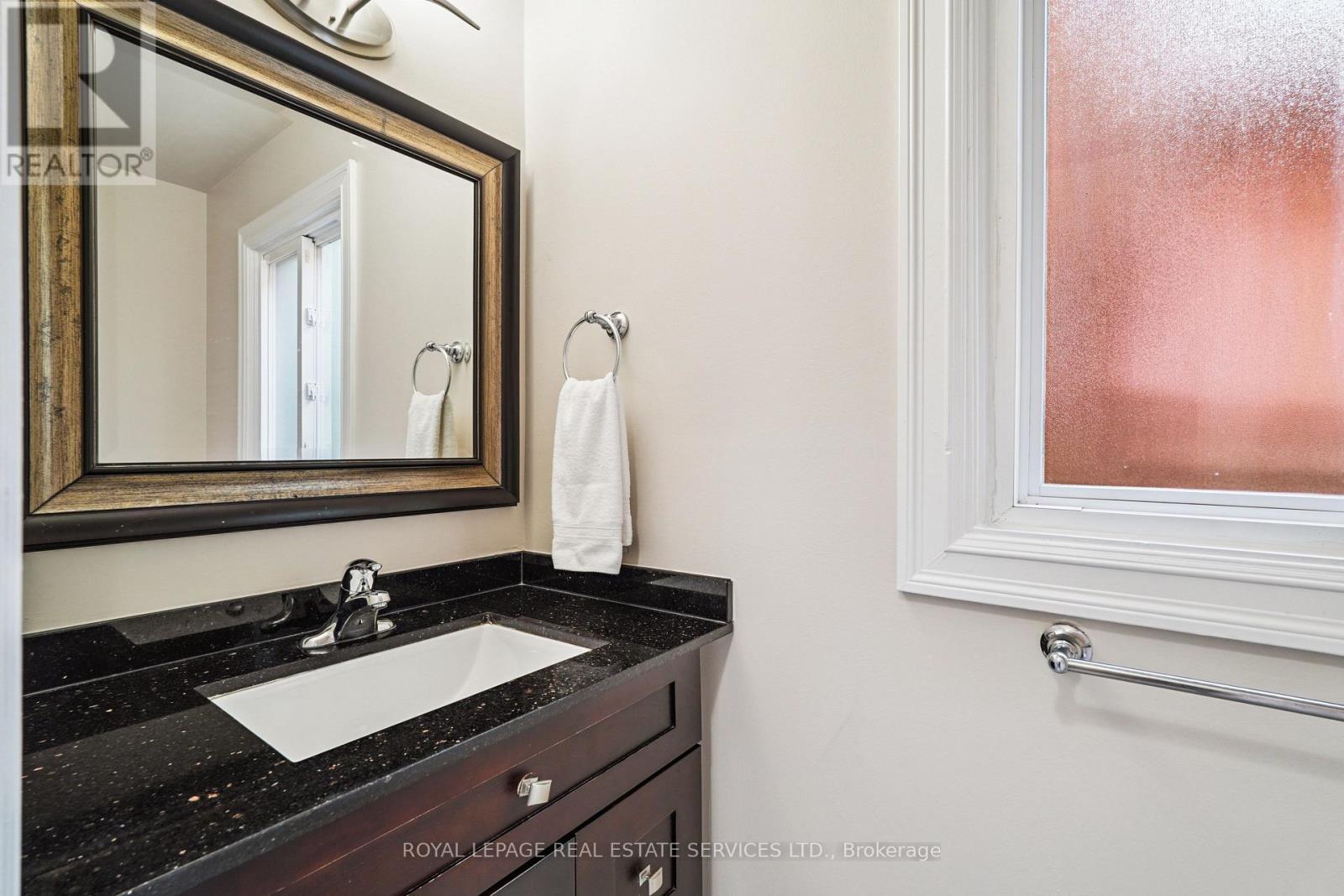 












2814 GUILFORD CRESCENT

,
Oakville,




Ontario
L6J6Z5

