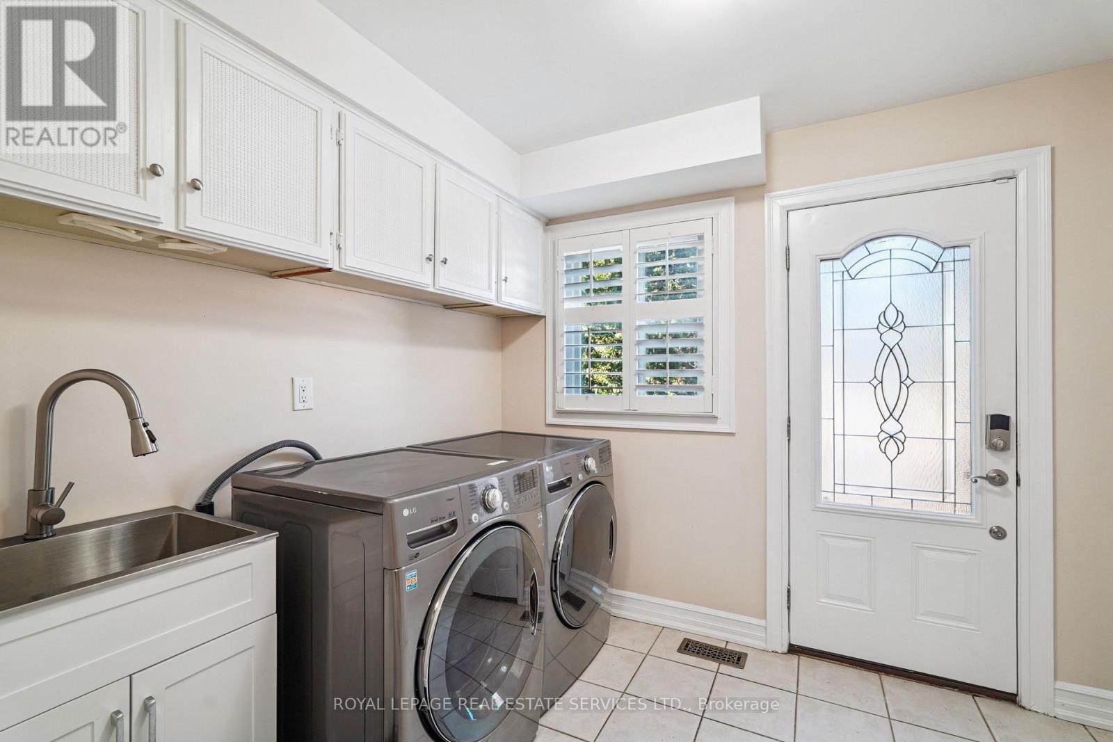 












2814 GUILFORD CRESCENT

,
Oakville,




Ontario
L6J6Z5

