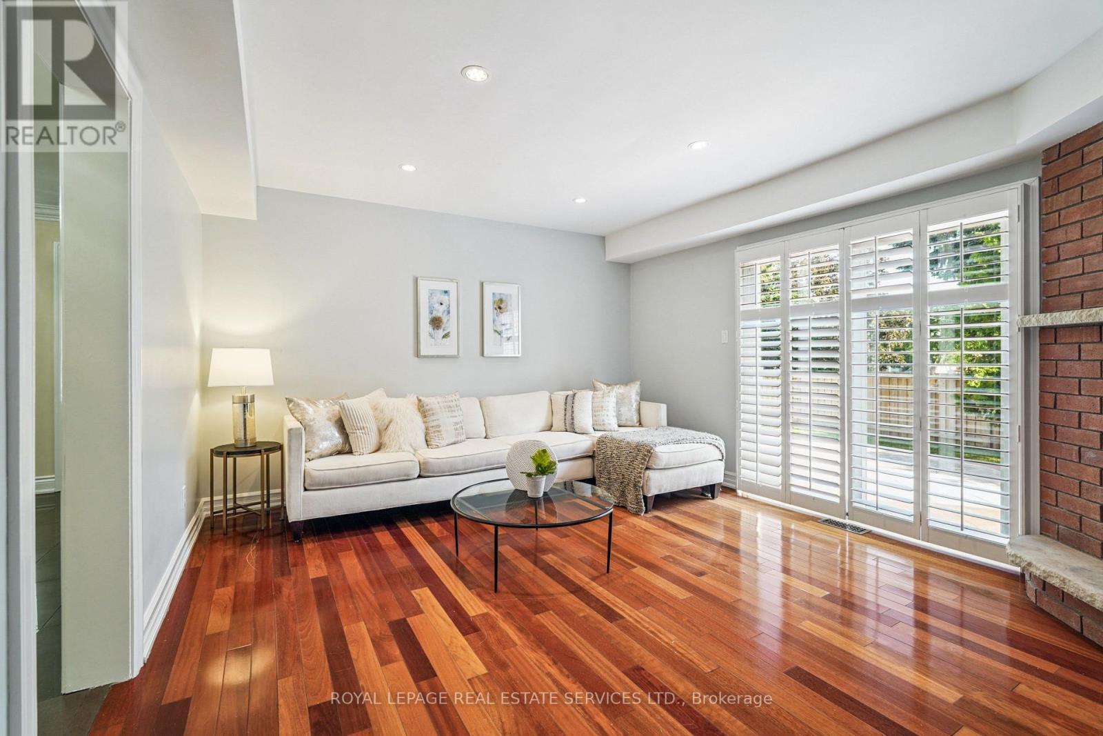 












2814 GUILFORD CRESCENT

,
Oakville,




Ontario
L6J6Z5

