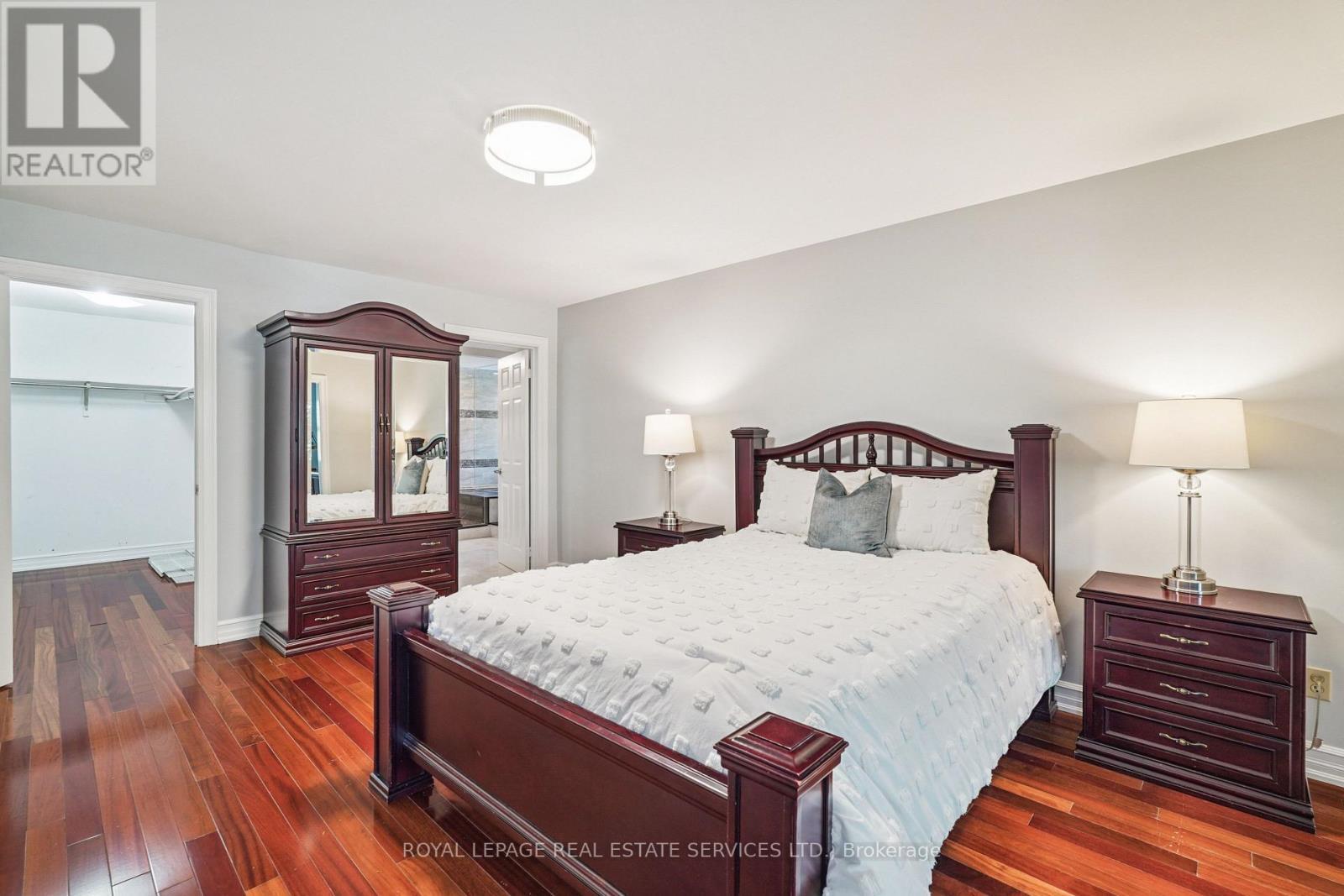 












2814 GUILFORD CRESCENT

,
Oakville,




Ontario
L6J6Z5

