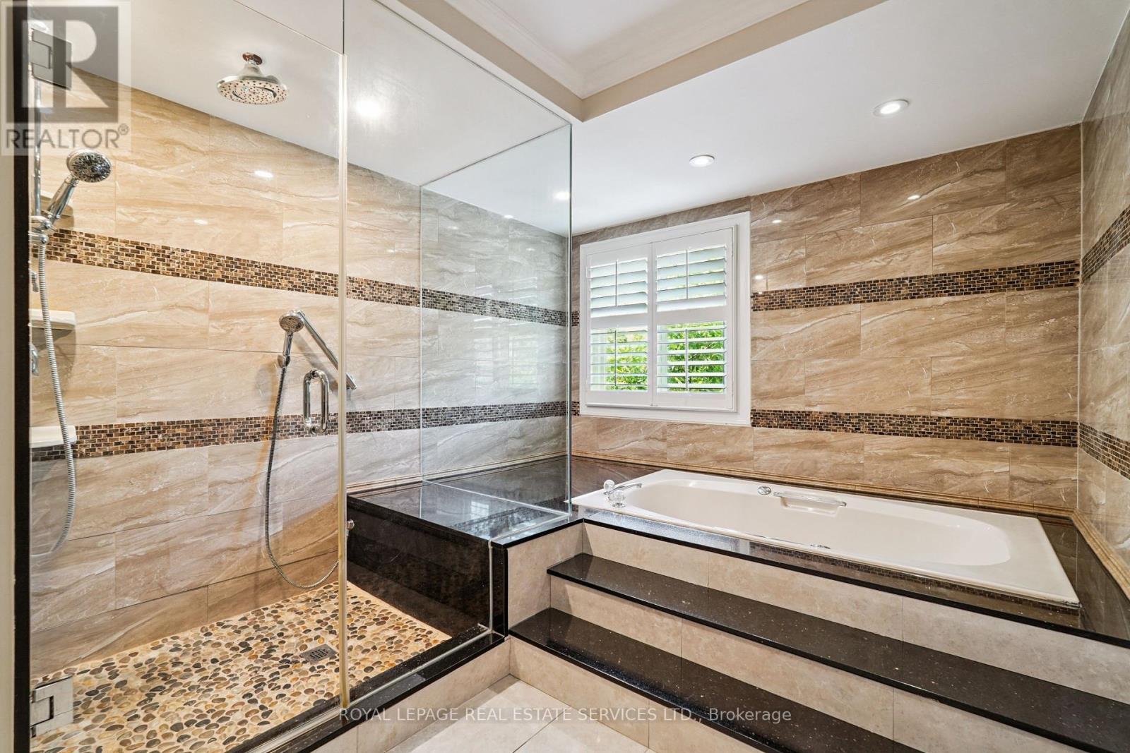 












2814 GUILFORD CRESCENT

,
Oakville,




Ontario
L6J6Z5

