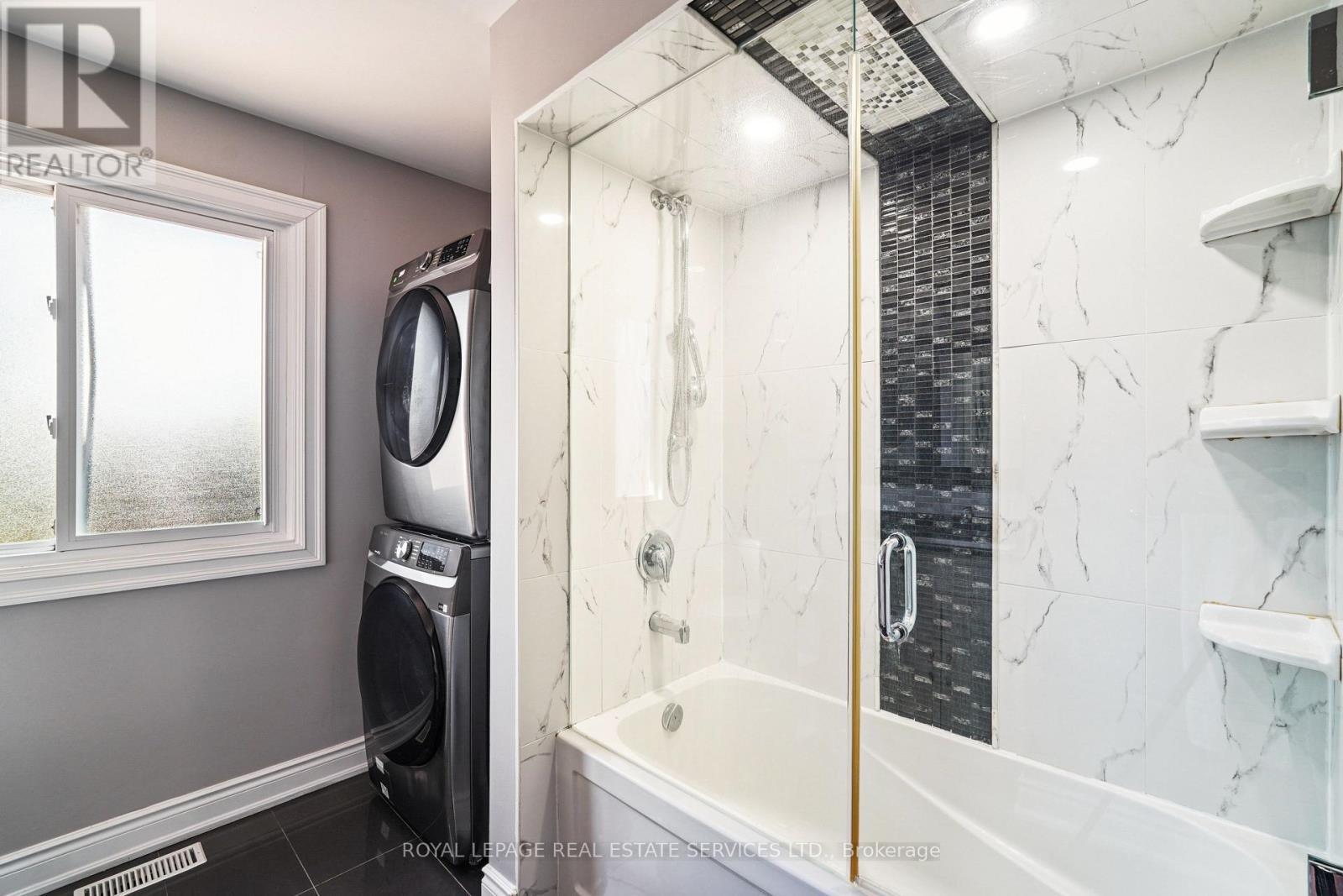 












2814 GUILFORD CRESCENT

,
Oakville,




Ontario
L6J6Z5

