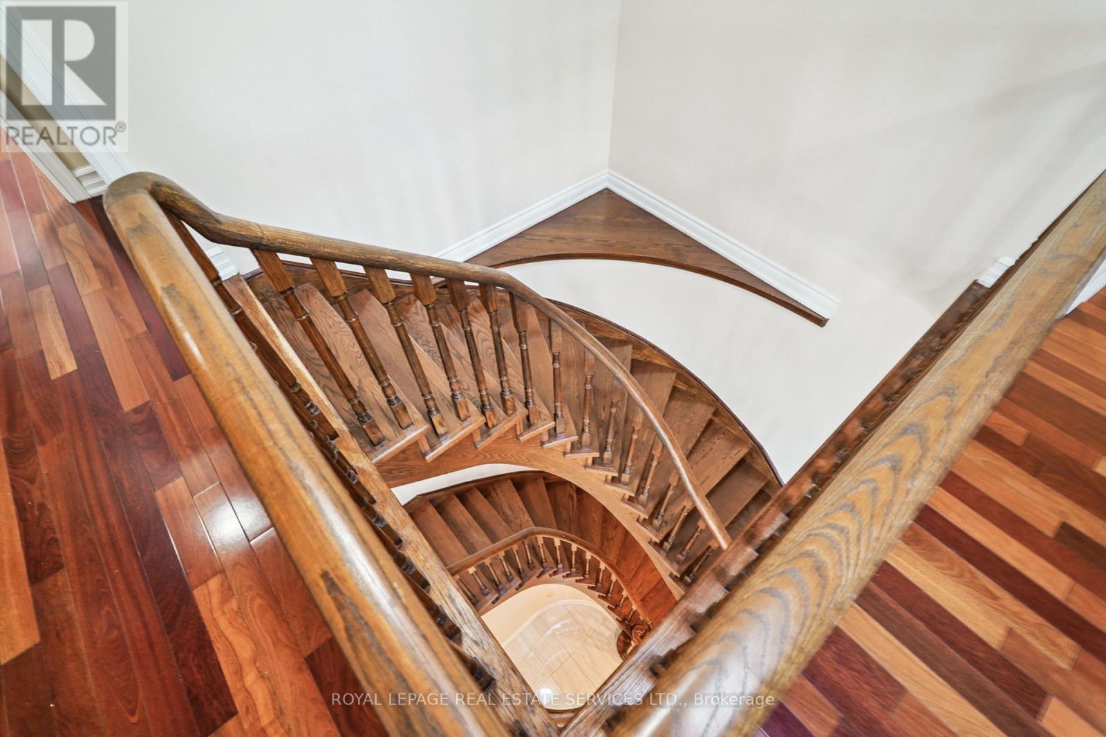 












2814 GUILFORD CRESCENT

,
Oakville,




Ontario
L6J6Z5

