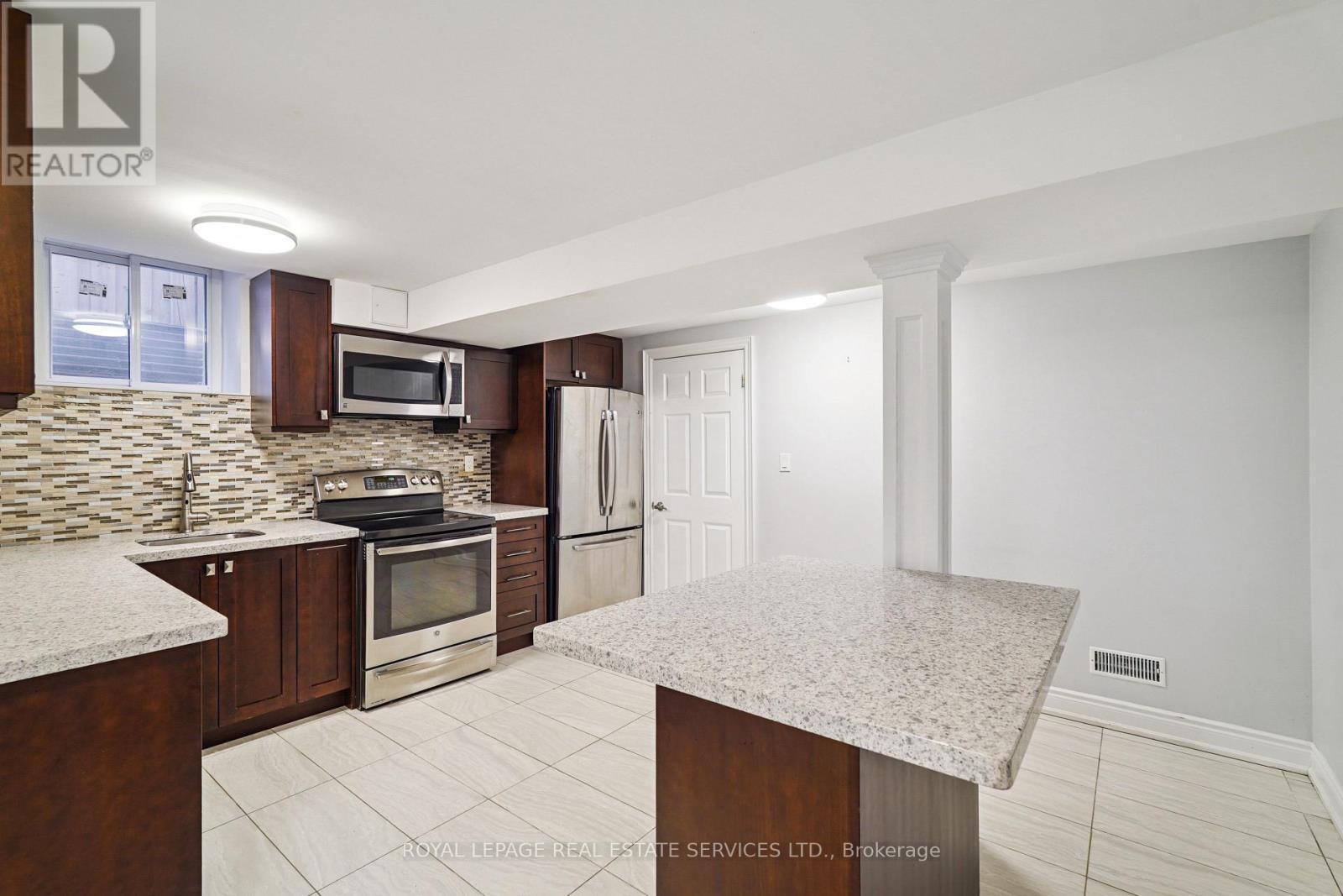 












2814 GUILFORD CRESCENT

,
Oakville,




Ontario
L6J6Z5

