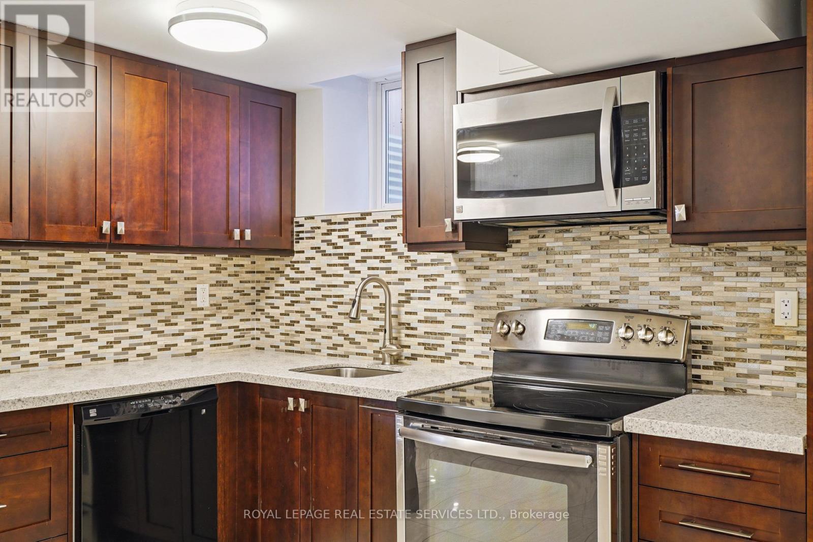 












2814 GUILFORD CRESCENT

,
Oakville,




Ontario
L6J6Z5

