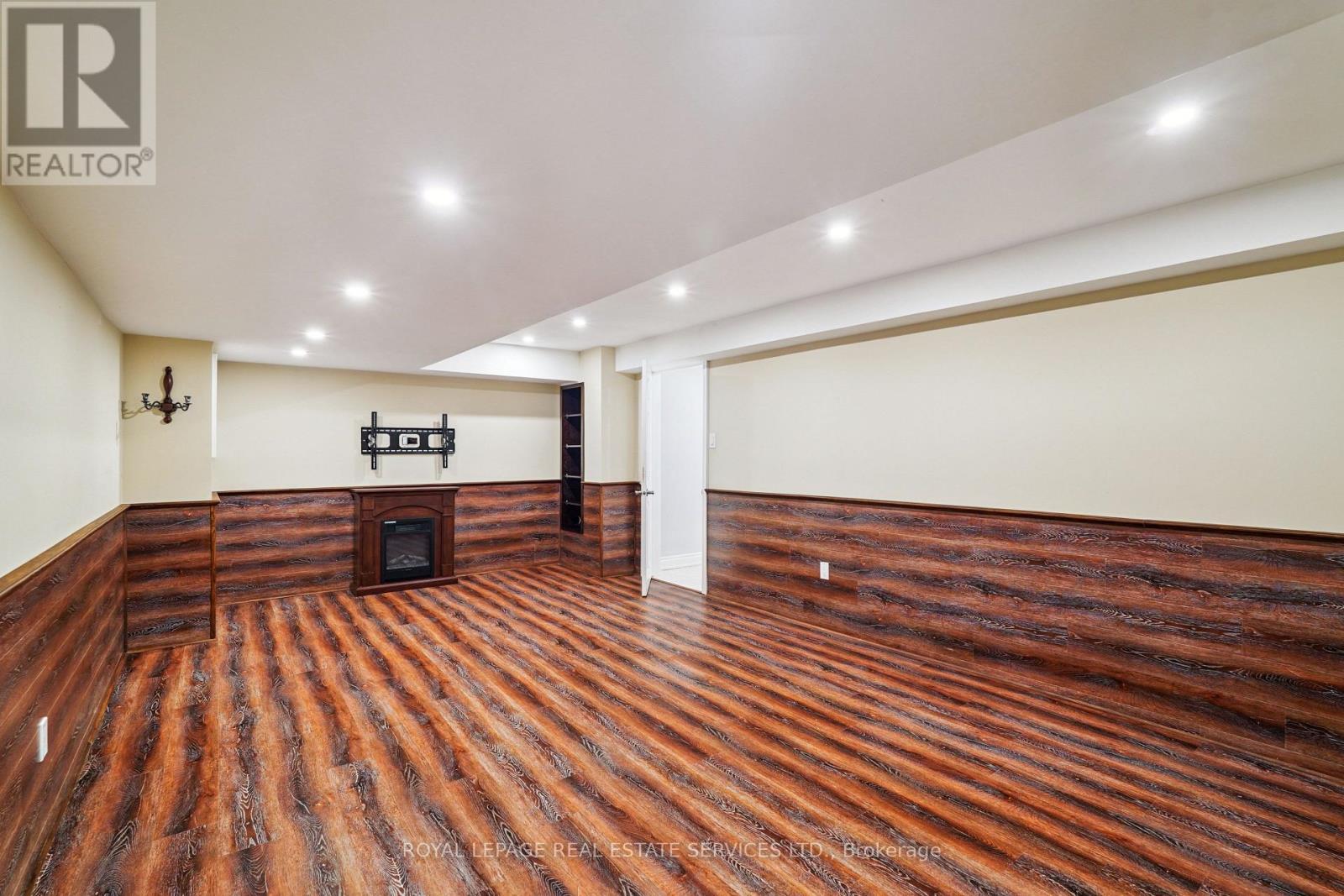 












2814 GUILFORD CRESCENT

,
Oakville,




Ontario
L6J6Z5

