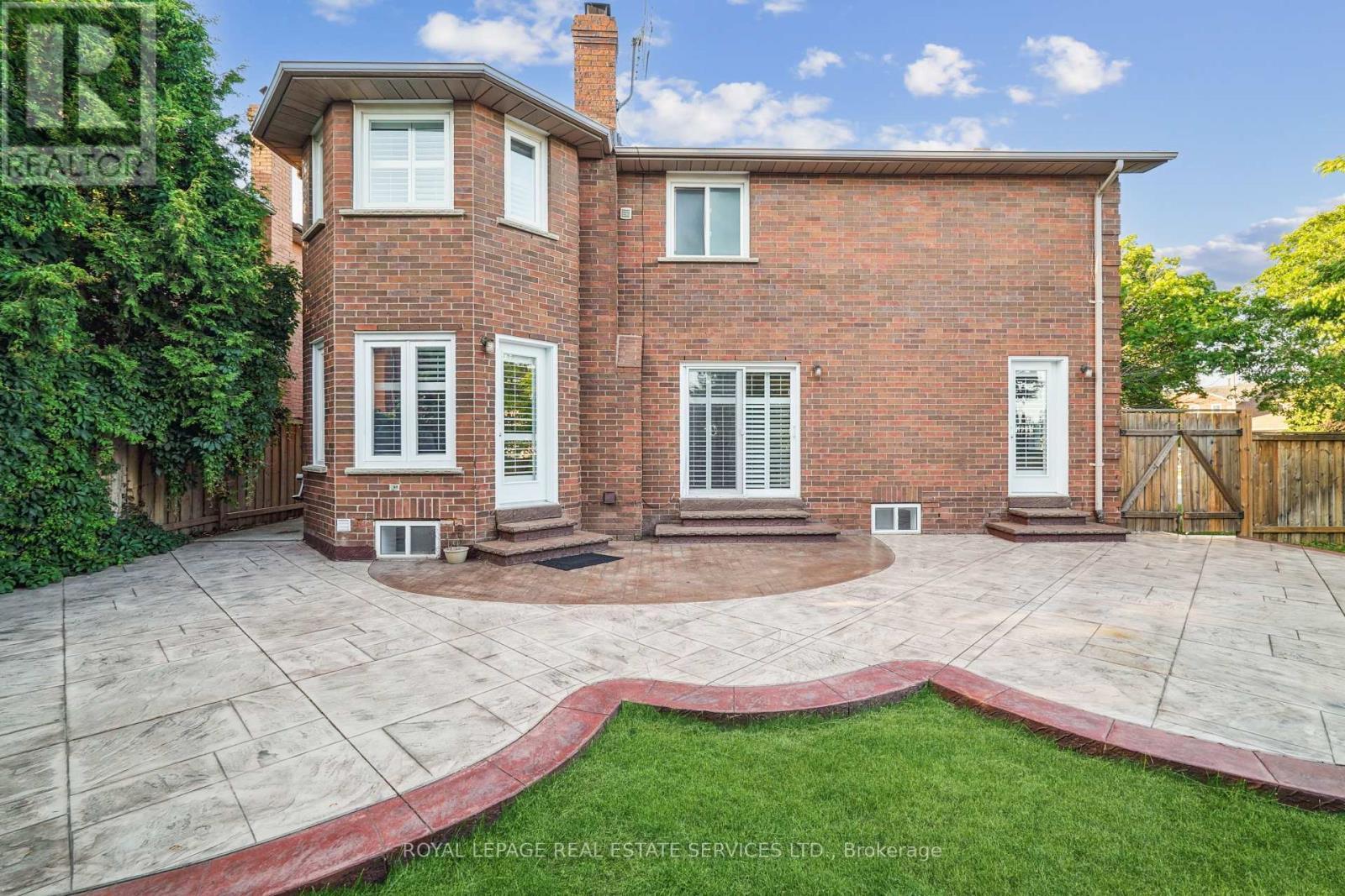 












2814 GUILFORD CRESCENT

,
Oakville,




Ontario
L6J6Z5

